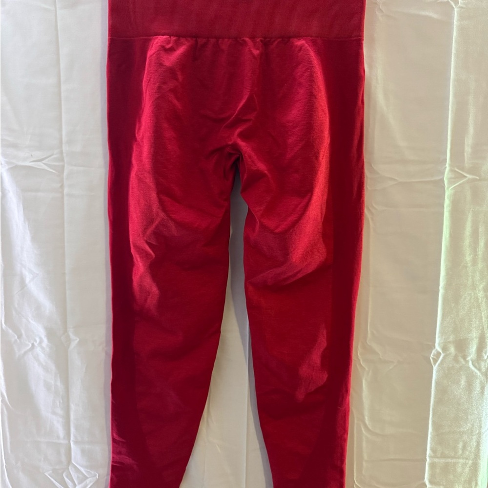 Women’s NVGTN butt scrunch leggings